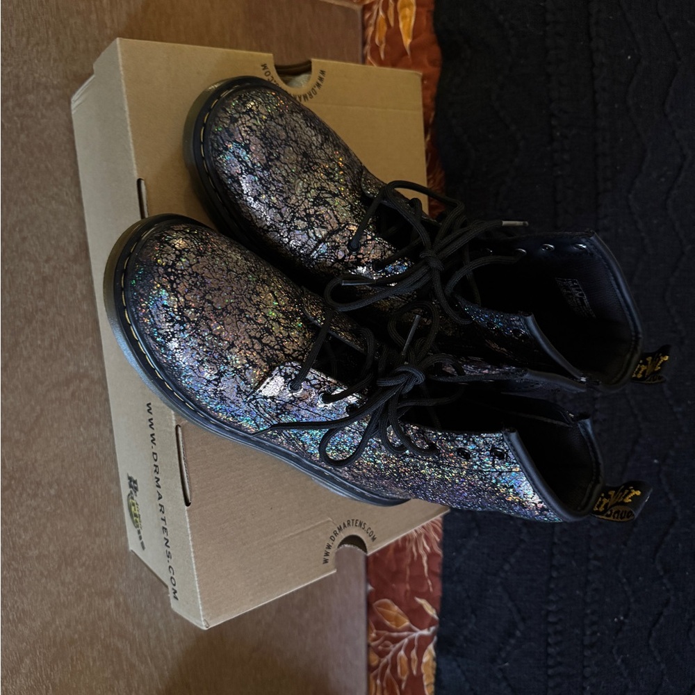 BRAND NEW, Iridescent/Black — Dr. Marten boots, size 6 - Picture 3 of 4